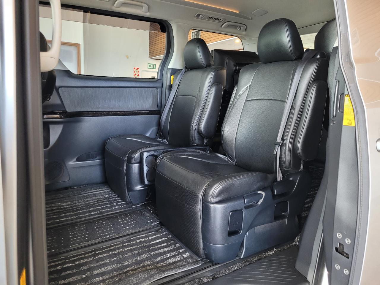 2012 Toyota Alphard