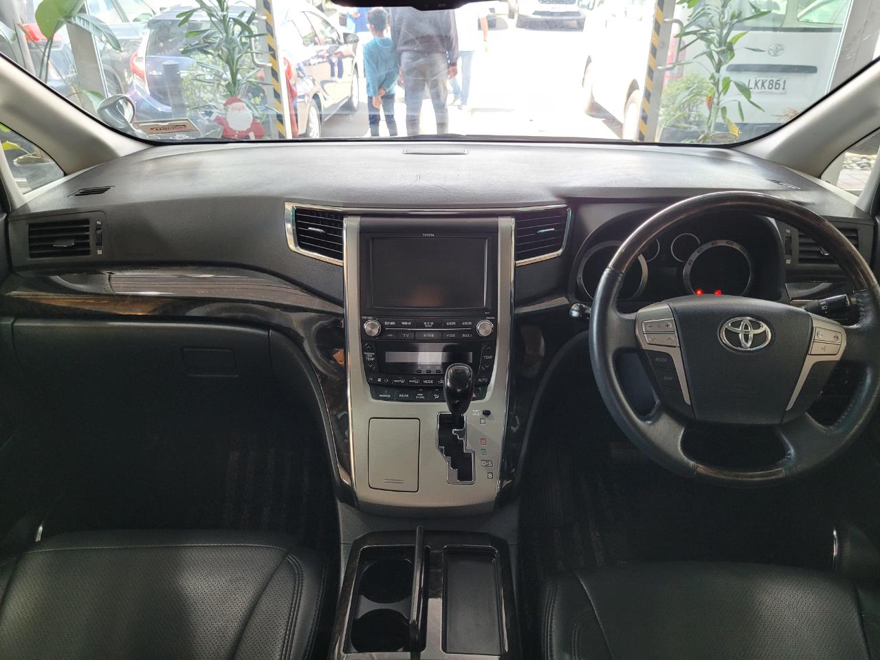 2012 Toyota Alphard