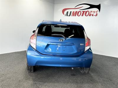 2015 Toyota Aqua - Thumbnail