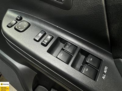 2012 Toyota Vellfire - Thumbnail