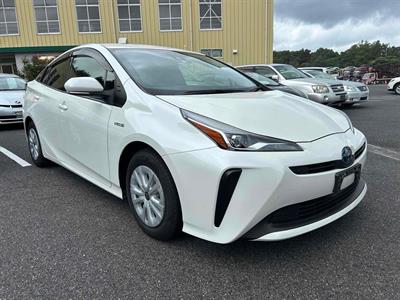 2019 Toyota Prius - Thumbnail