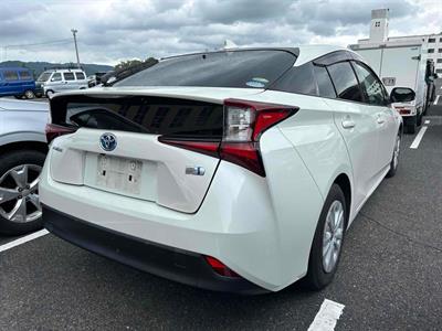 2019 Toyota Prius - Thumbnail