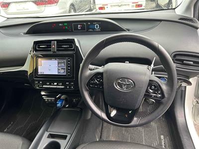 2019 Toyota Prius - Thumbnail