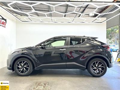 2017 Toyota C-HR - Thumbnail