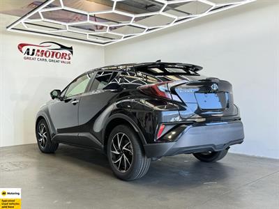 2017 Toyota C-HR - Thumbnail