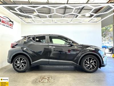 2017 Toyota C-HR - Thumbnail