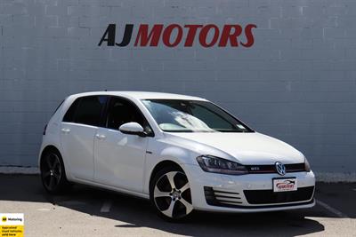 2015 Volkswagen Golf - Thumbnail