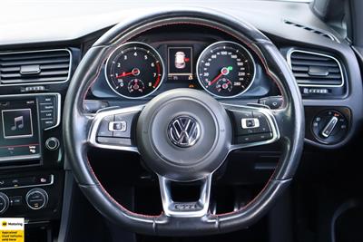 2015 Volkswagen Golf - Thumbnail