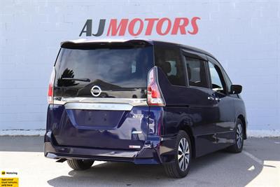 2016 Nissan Serena - Thumbnail