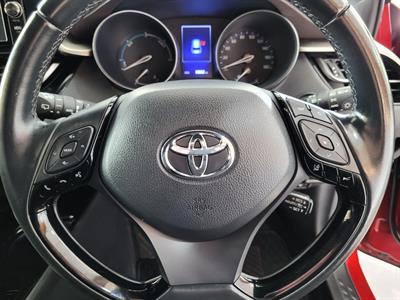 2017 Toyota C-HR - Thumbnail