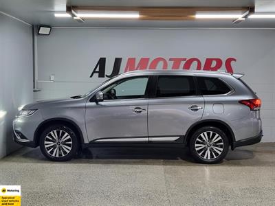 2018 Mitsubishi Outlander - Thumbnail