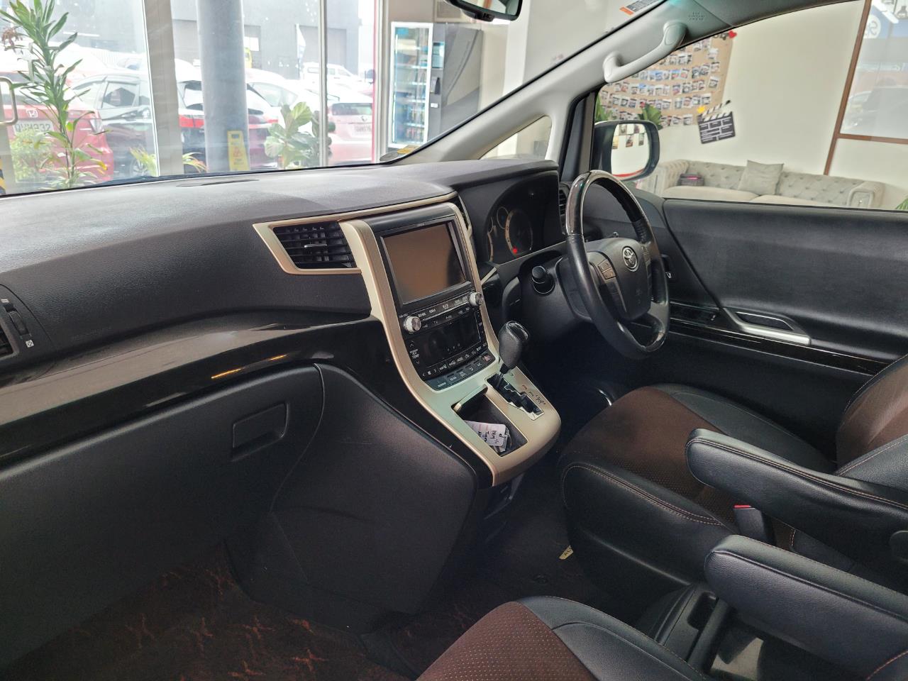 2014 Toyota Alphard