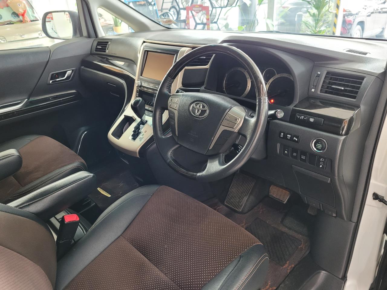 2014 Toyota Alphard