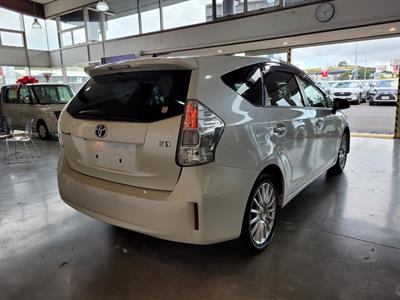 2012 Toyota Prius - Thumbnail