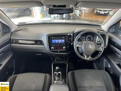 2022 Mitsubishi Outlander - Thumbnail