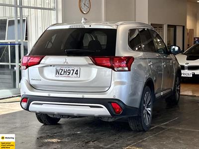 2022 Mitsubishi Outlander - Thumbnail