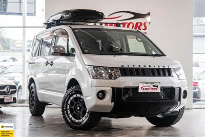 2014 Mitsubishi Delica - Thumbnail