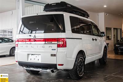 2014 Mitsubishi Delica - Thumbnail