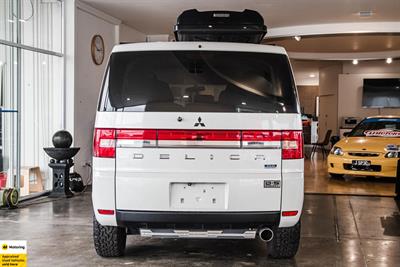 2014 Mitsubishi Delica - Thumbnail