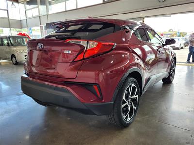 2017 Toyota C-HR - Thumbnail