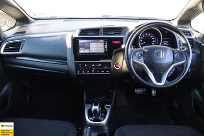 2015 Honda Fit Hybrid - Thumbnail
