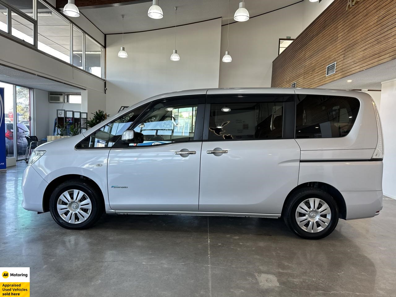 2013 Nissan Serena