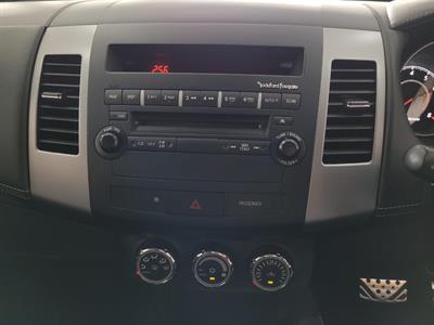 2010 Mitsubishi Outlander - Thumbnail