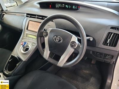 2013 Toyota Prius - Thumbnail