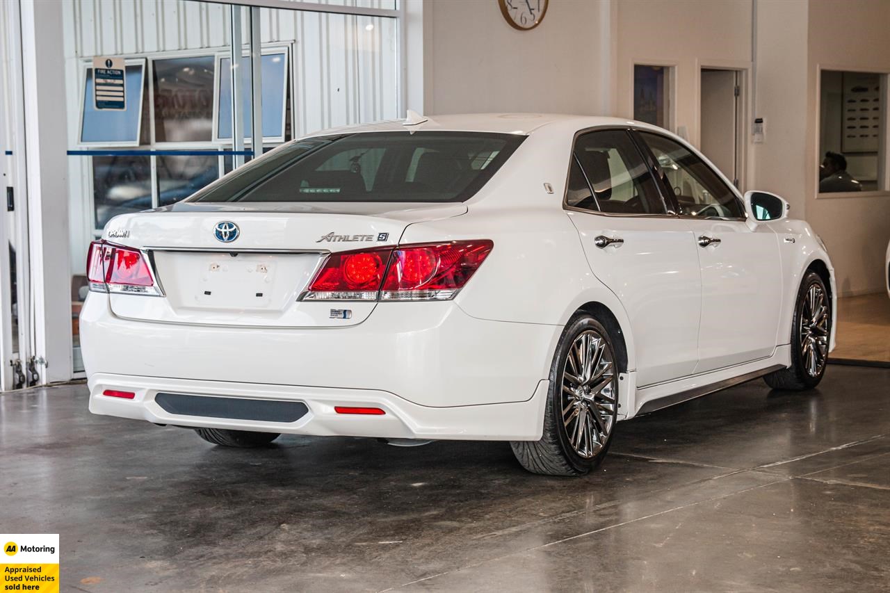 2014 Toyota Crown