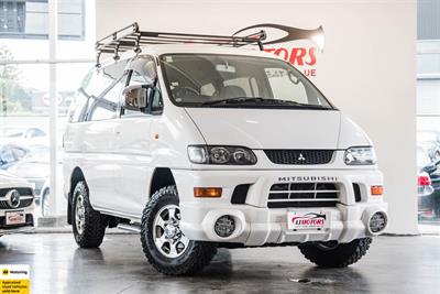 2004 Mitsubishi Delica - Thumbnail