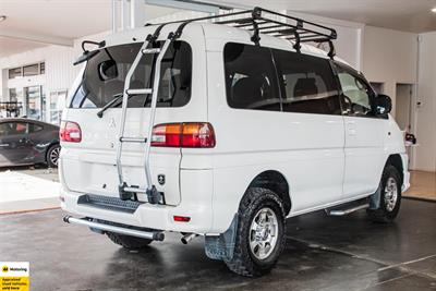 2004 Mitsubishi Delica - Thumbnail