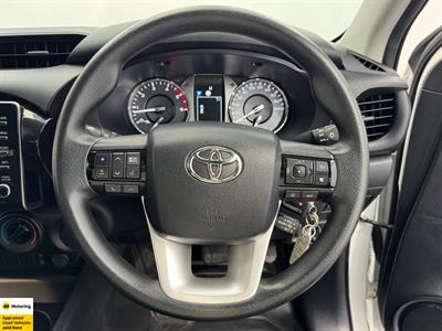 2021 Toyota Hilux - Thumbnail