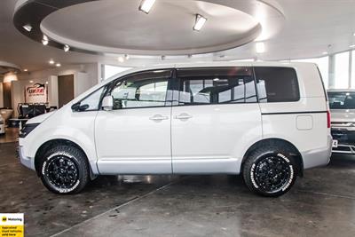 2016 Mitsubishi Delica - Thumbnail