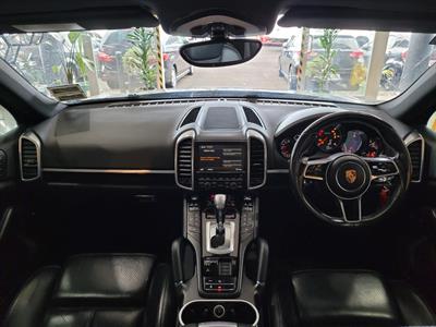 2014 Porsche Cayenne - Thumbnail