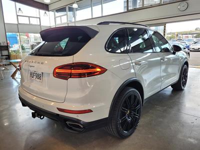 2014 Porsche Cayenne - Thumbnail