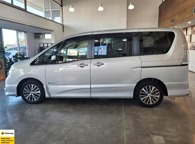 2015 Nissan Serena - Thumbnail