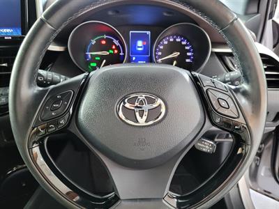 2017 Toyota C-HR - Thumbnail