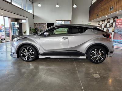 2017 Toyota C-HR - Thumbnail