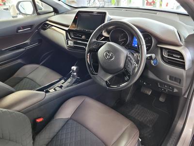 2017 Toyota C-HR - Thumbnail