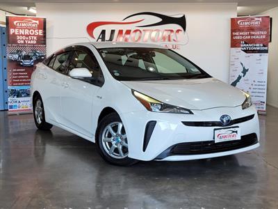 2019 Toyota Prius - Thumbnail