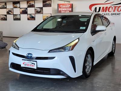 2019 Toyota Prius - Thumbnail