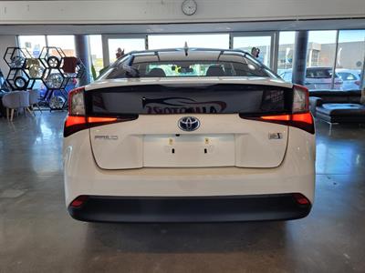 2019 Toyota Prius - Thumbnail