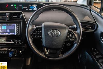 2019 Toyota Prius - Thumbnail