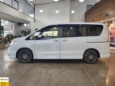 2014 Nissan Serena - Thumbnail