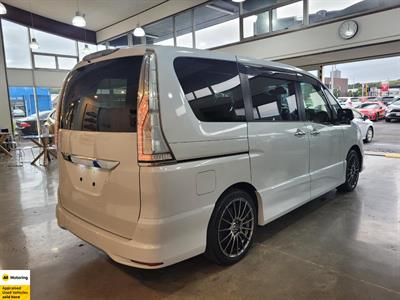 2014 Nissan Serena - Thumbnail