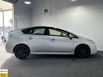 2013 Toyota Prius - Thumbnail