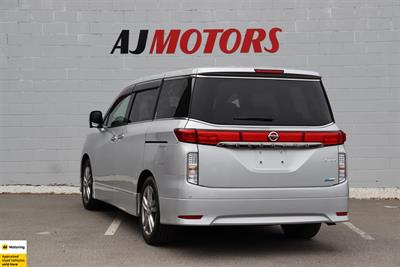 2011 Nissan Elgrand - Thumbnail