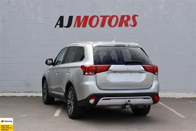 2021 Mitsubishi Outlander - Thumbnail