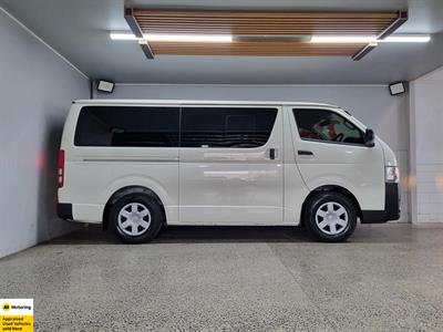 2015 Toyota Hiace - Thumbnail