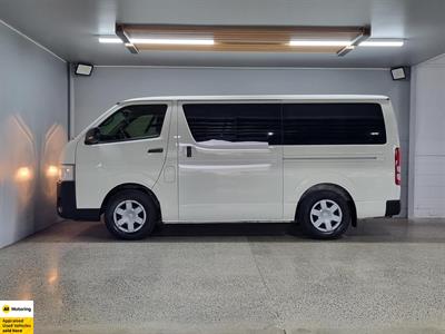 2015 Toyota Hiace - Thumbnail